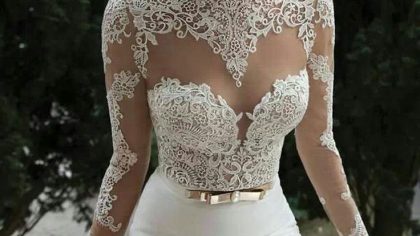 Figure-hugging Wedding Dress